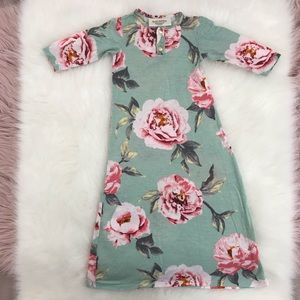Dwell and Slumber Peony Baby Gown Size 0-3 months